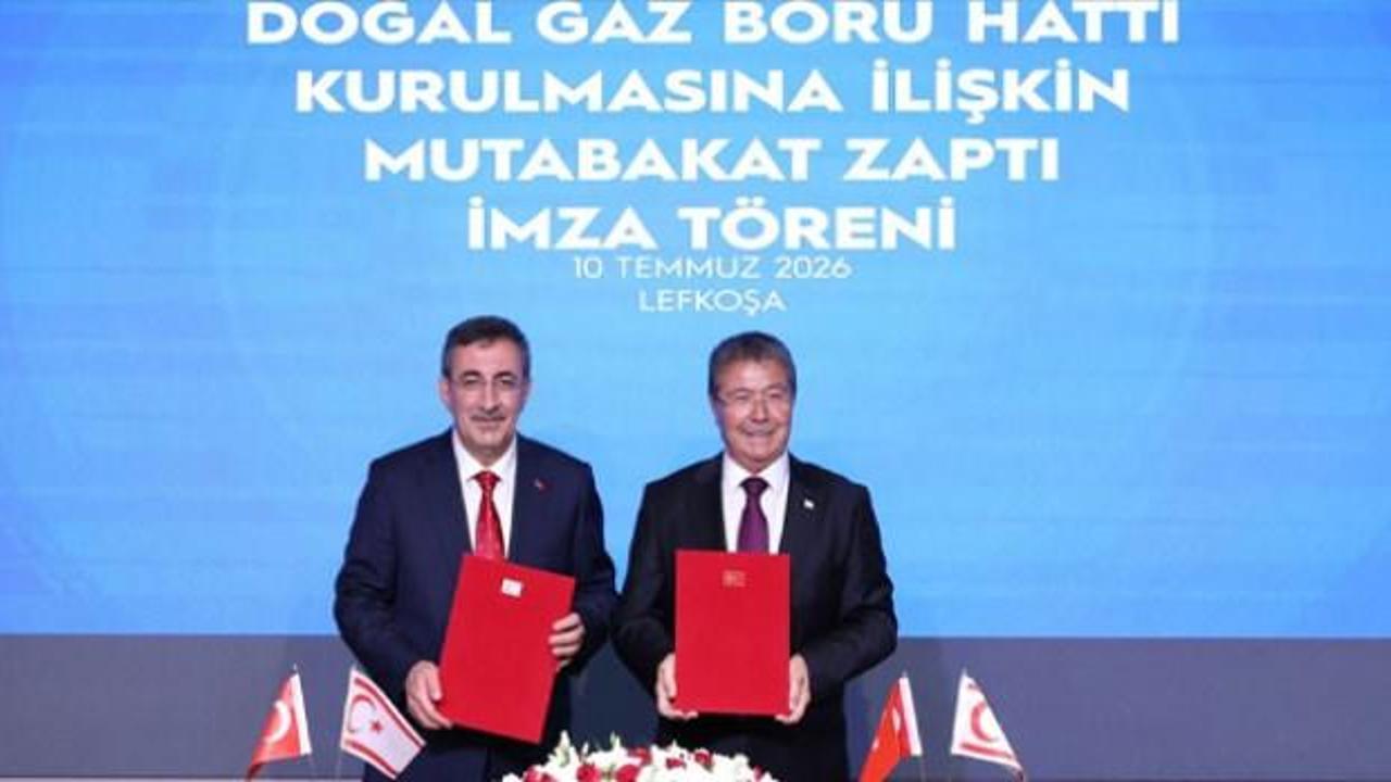 Türkiye ve KKTC yetkilileri doğal gaz mutabakatını imzalıyor.