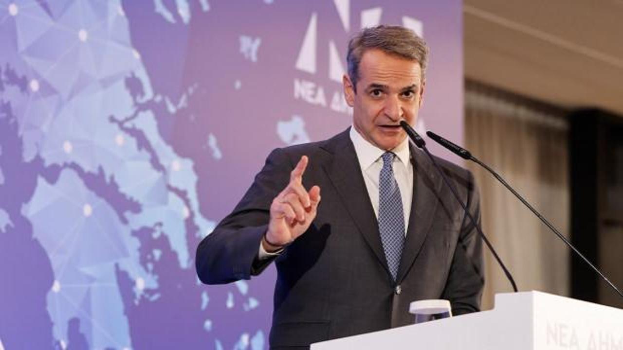 Yunanistan Başbakanı Kiryakos Miçotakis konuşma yaparken