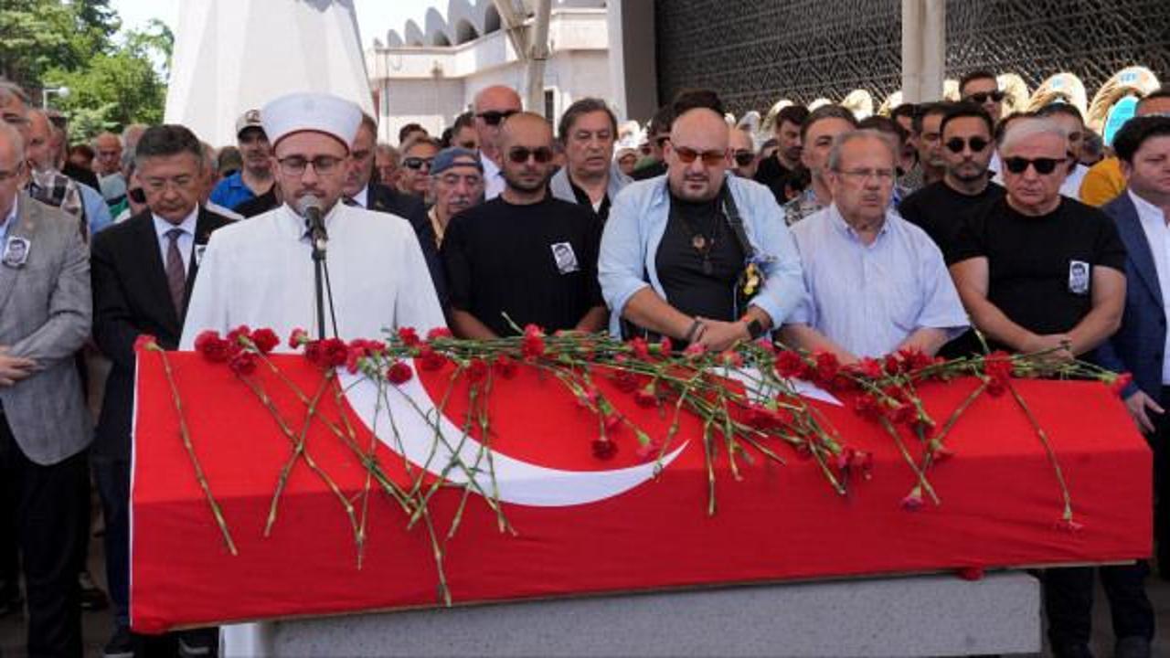 Usta oyuncu Zihni Göktay'ın cenaze töreninden bir kare