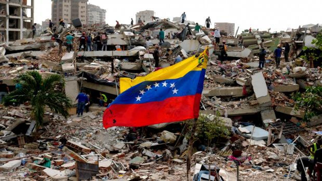 Venezuela'da deprem sonrası hasar gören binalar.