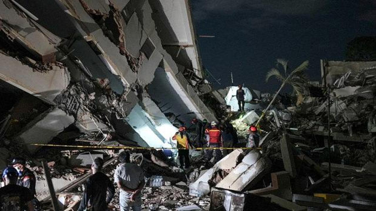 Venezuela'da meydana gelen depremlerin ardından binalarda oluşan hasar.
