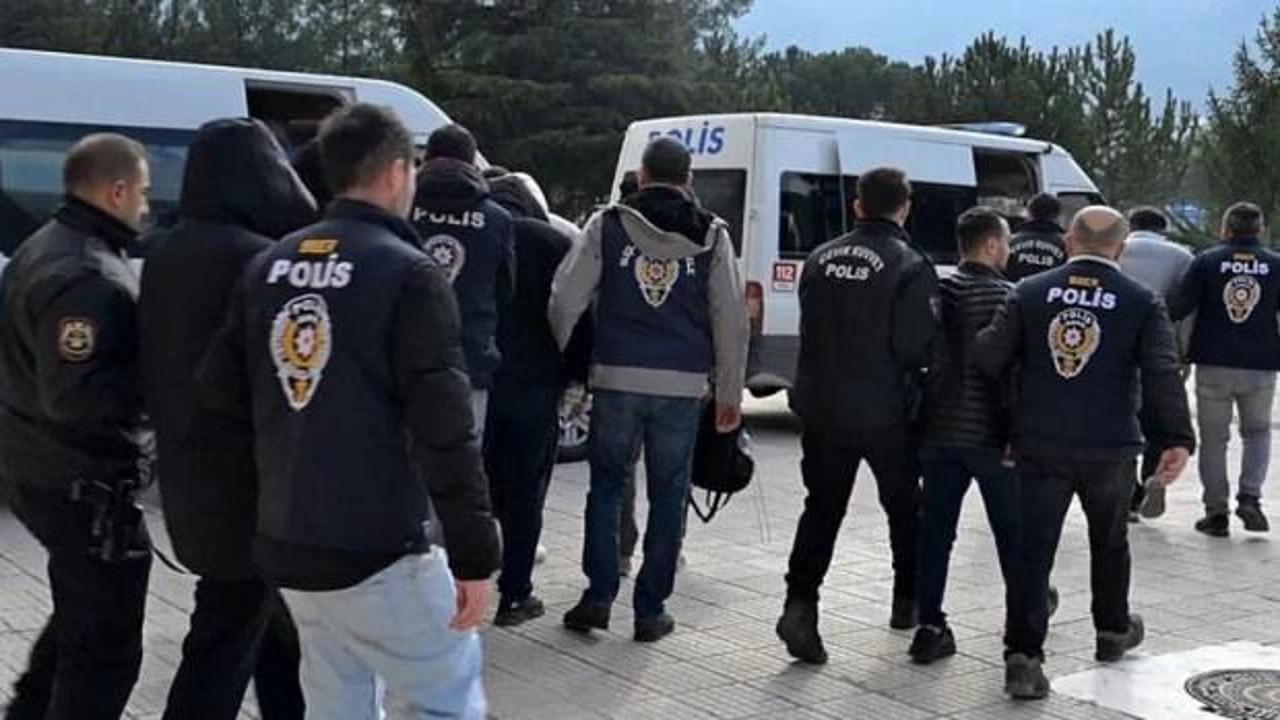 Emniyet güçlerinin suç örgütlerine yönelik operasyonunu gösteren temsili bir fotoğraf.