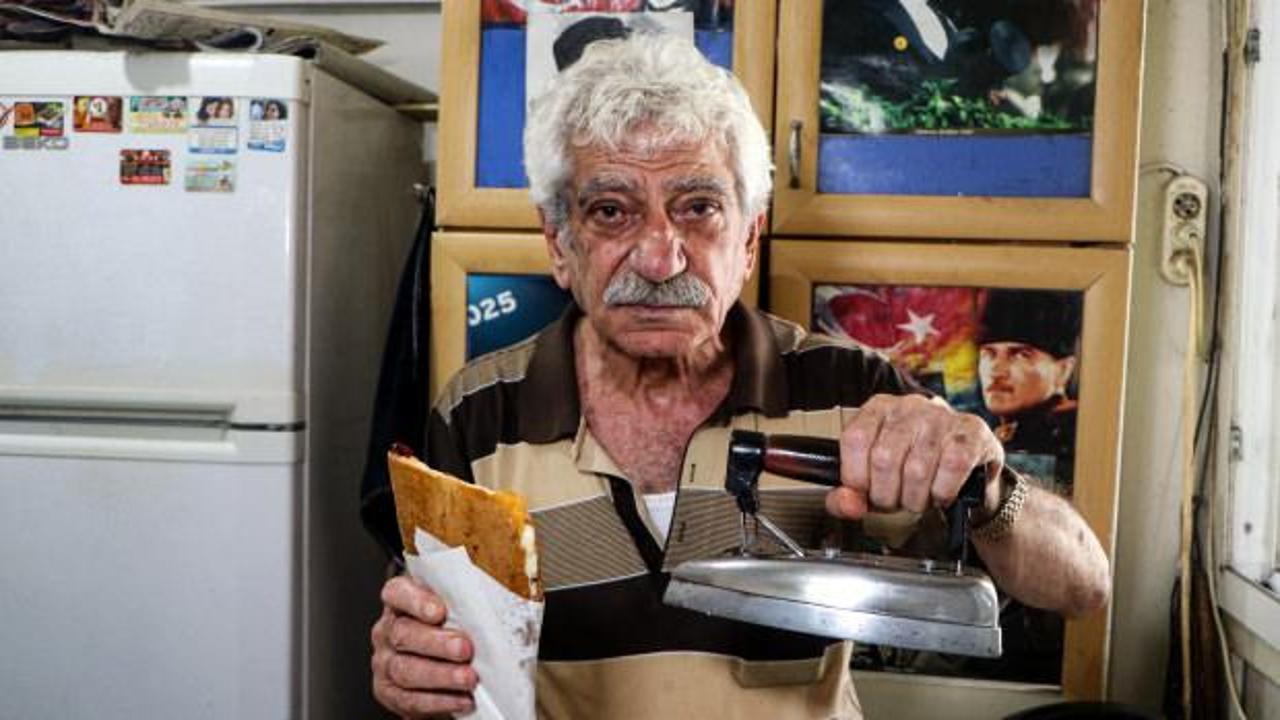 Adana'da 50 yıldır aynı ütüyle tost yapan esnaf Tahsin Şengezer