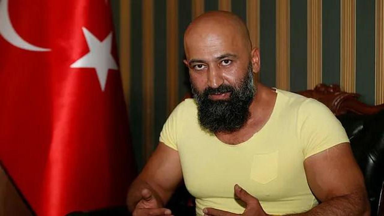 Metin Doğan'ın 15 Temmuz gecesi tankın önüne yattığı anı gösteren görsel.