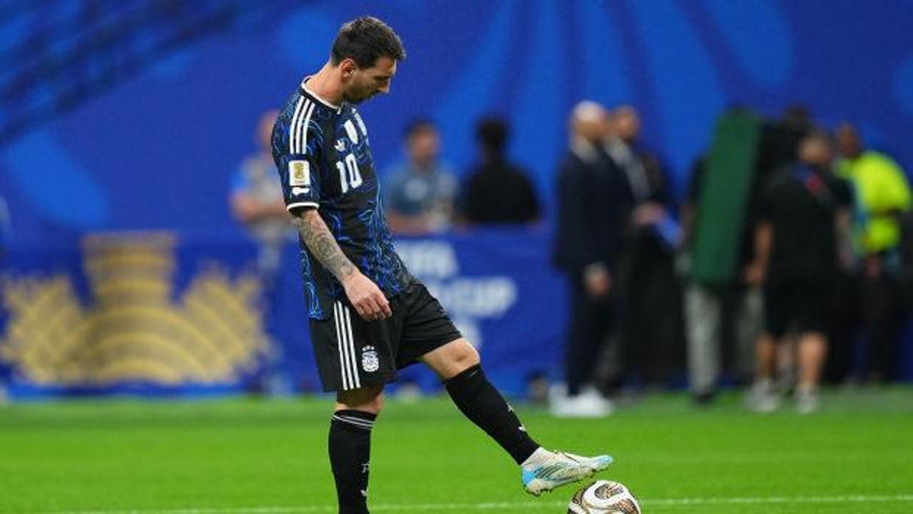 38 yaşında rekor &uuml;st&uuml;ne rekor! Messi, İngiltere'yi darmadağın etti