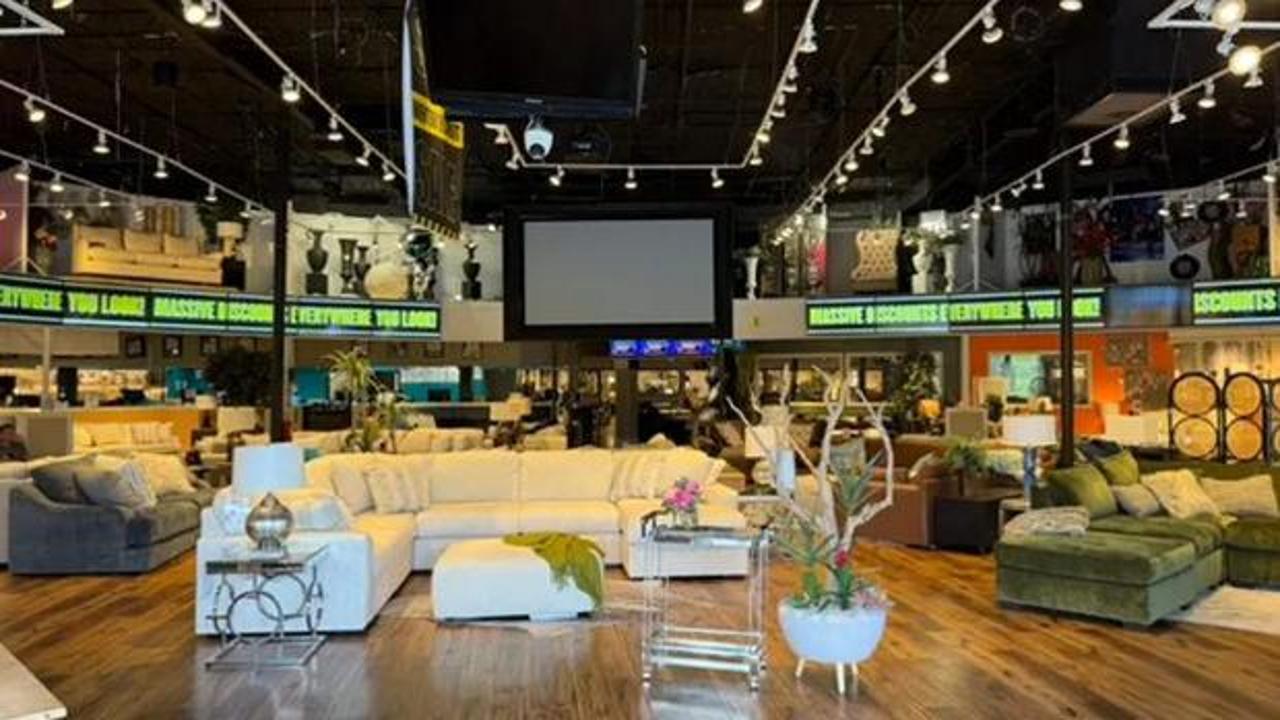Georgia Furniture Mart mağazası tabelası