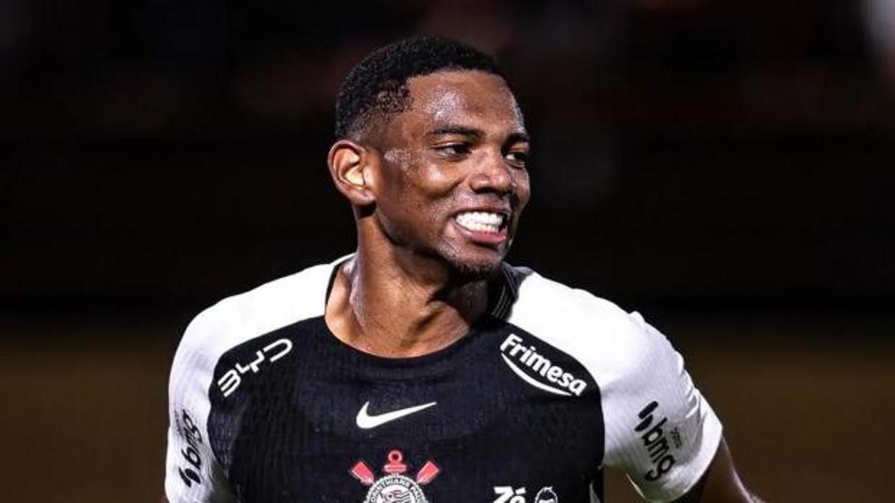 Fenerbahçe ve Juventus'un transfer gündemindeki genç orta saha oyuncusu Andre'nin fotoğrafı.