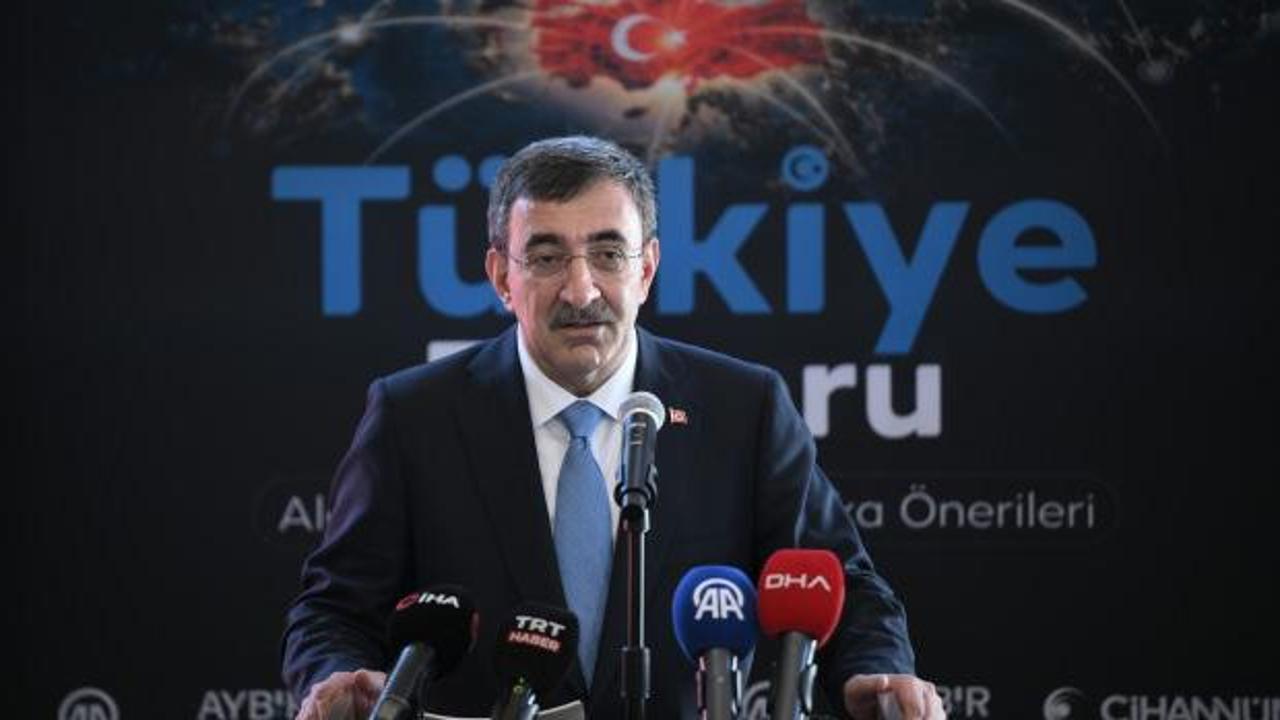 D&uuml;nya ekonomisi sıkıntıdayken T&uuml;rkiye y&uuml;zde 35 b&uuml;y&uuml;d&uuml;: Cevdet Yılmaz'dan şaşırtan bilan&ccedil;o!