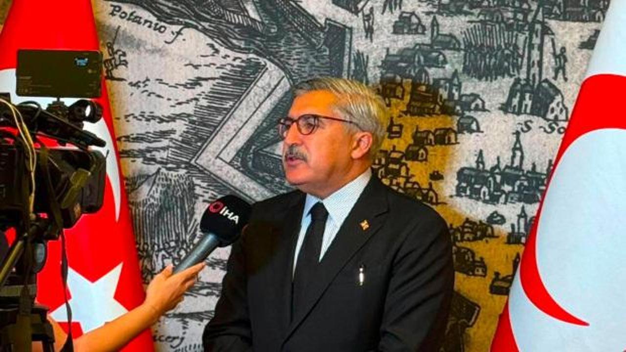 AK Parti Genel Başkan Yardımcısı Hüseyin Yayman, Kuzey Kıbrıs Türk Cumhuriyeti'nde açıklama yaparken.