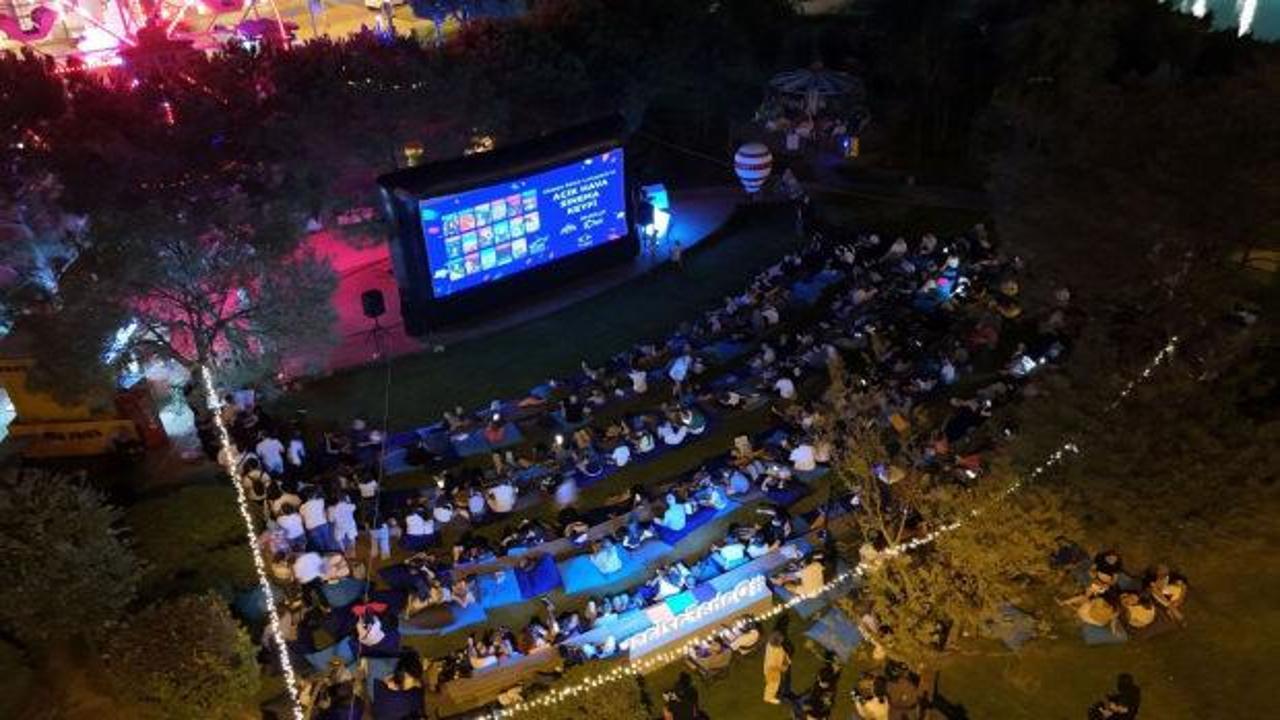 Akasya, yıldızların altında sinema keyfini yeniden yaşatıyor