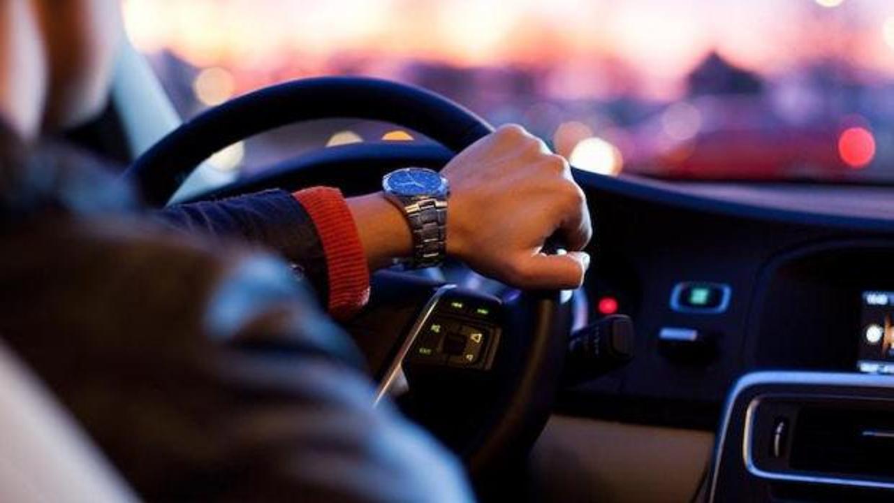 Araba alacaklara yeni kriter geliyor! T&uuml;m s&uuml;r&uuml;c&uuml;leri ilgilendiriyor