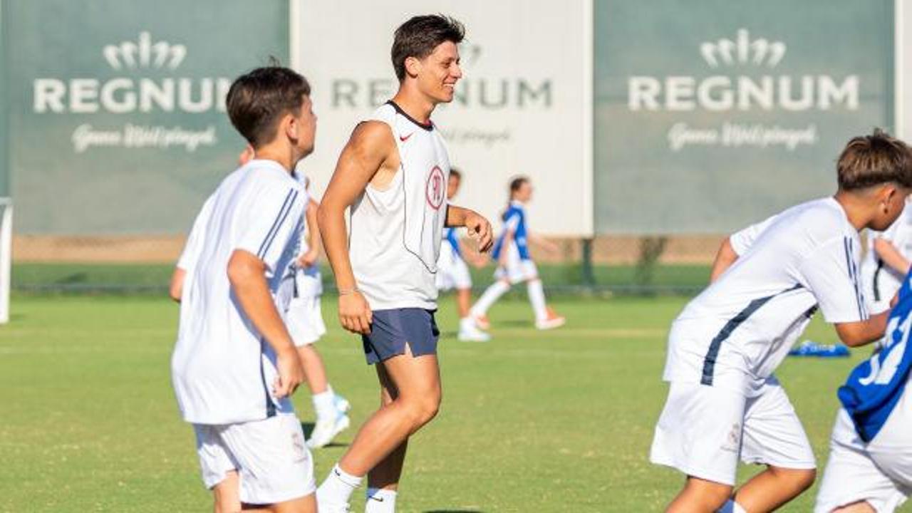 Arda Güler minik futbolcularla antrenmanda