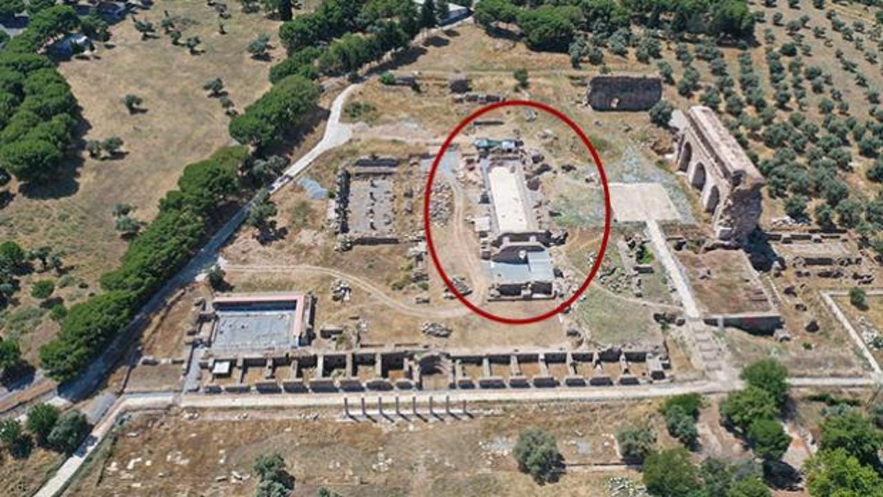 Aydın'da bulunan 2 bin yıllık antik yüzme havuzunun kazı çalışmaları sırasında çekilmiş bir görüntüsü.