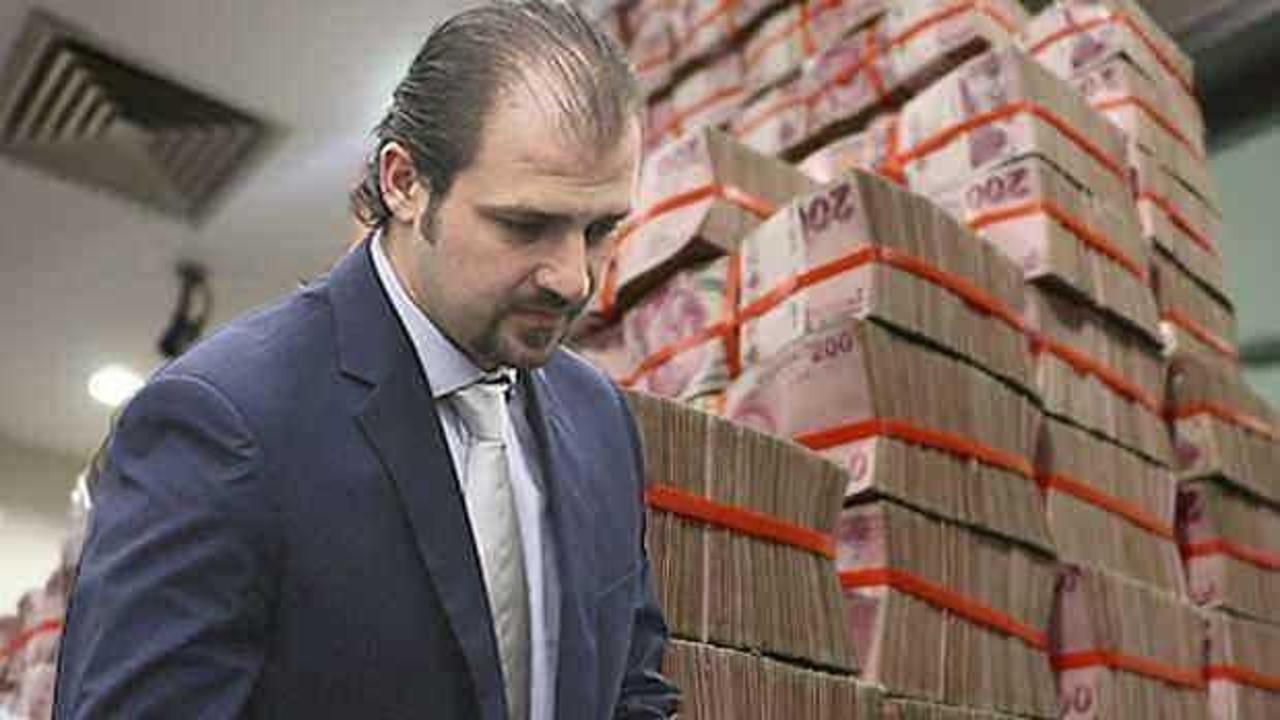 Hazine ve Maliye Bakanlığı binası önünde Türk bayrağı