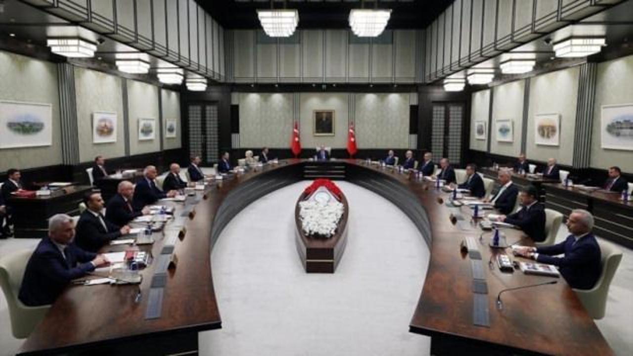 Cumhurbaşkanlığı Kabinesi toplantısı Beştepe'de yapılıyor, S-400 ve F-35 konuları gündemde.