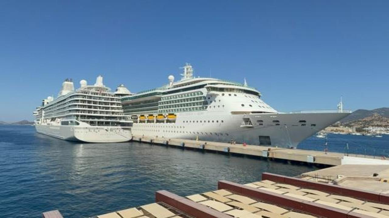 İki kruvaziyerle Bodrum'a akın ettiler: Tam 3 bin 319 turist geldi