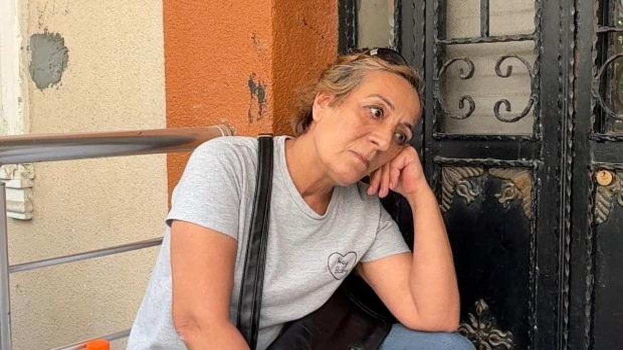 Kentsel dönüşüm için oturma eylemi yapan kadın