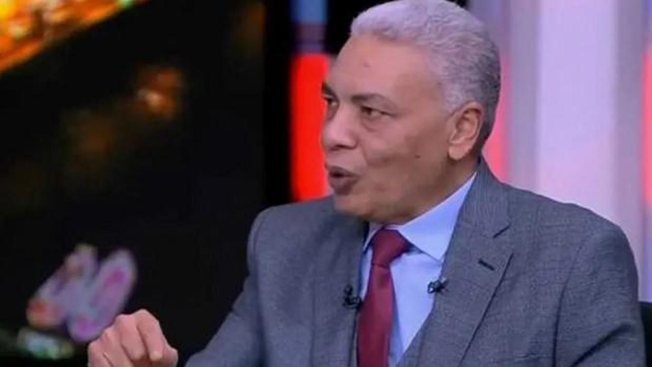 Türkiye ve Mısır bayrakları yan yana, ortasında birleşen eller simgesi.