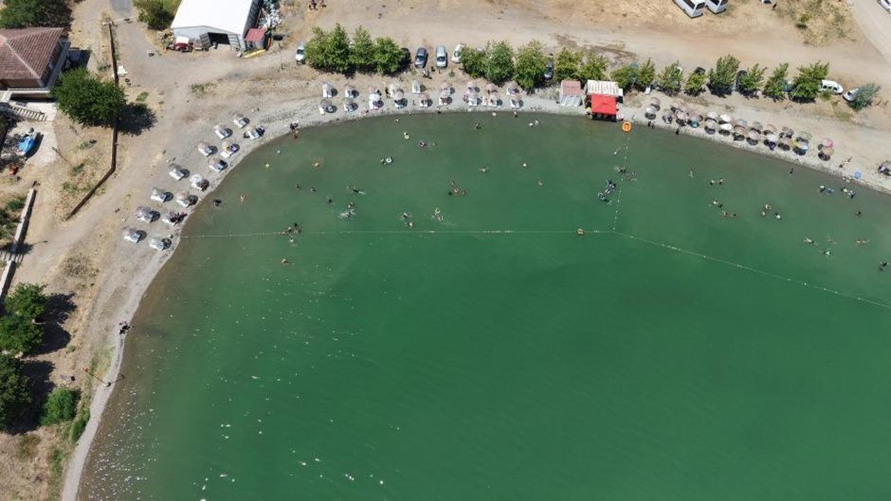 Elazığ Hazar Gölü'nün turkuaz renkli suları ve çevresindeki doğal güzellikler