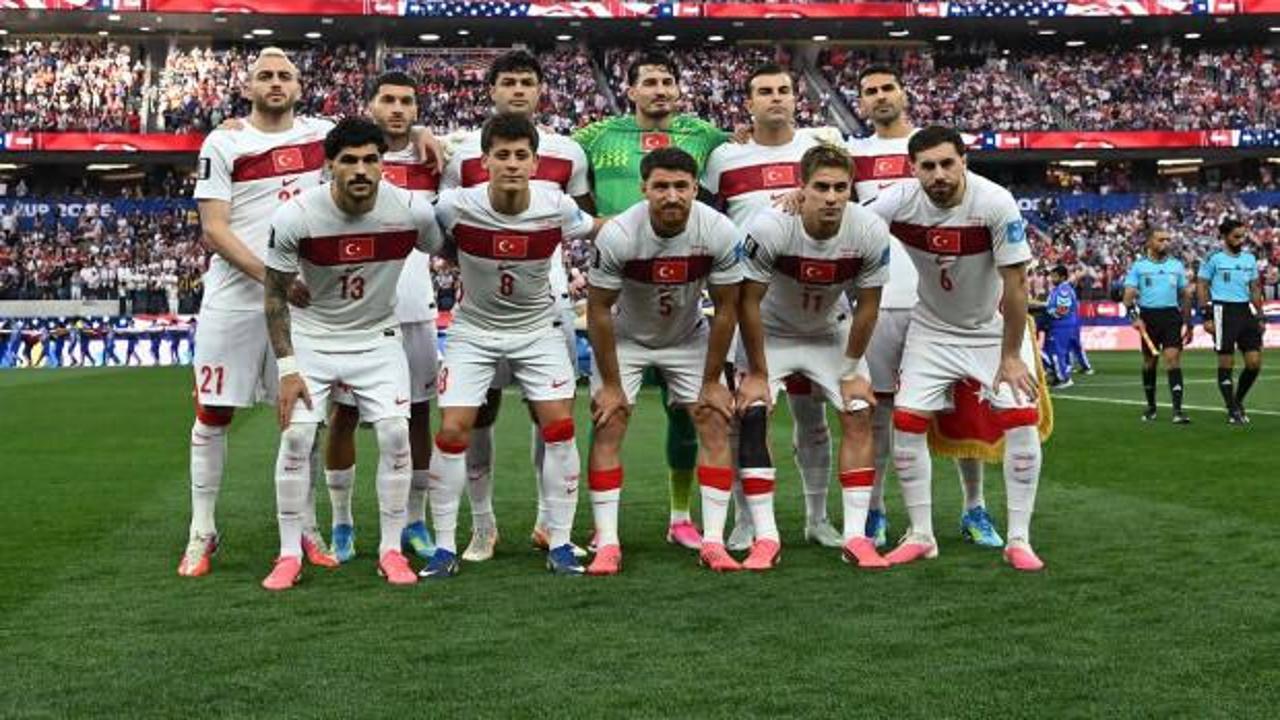 2026 FIFA Dünya Kupası logosu ve futbol topu