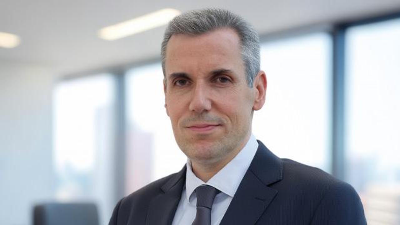 Küresel 5G mobil aboneliklerinin 3 milyarı aştığını gösteren grafik ve yapay zeka temalı görseller.