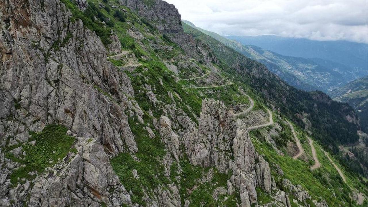 Derebaşı Virajları keskin dönüşleri ve zorlu yol yapısı