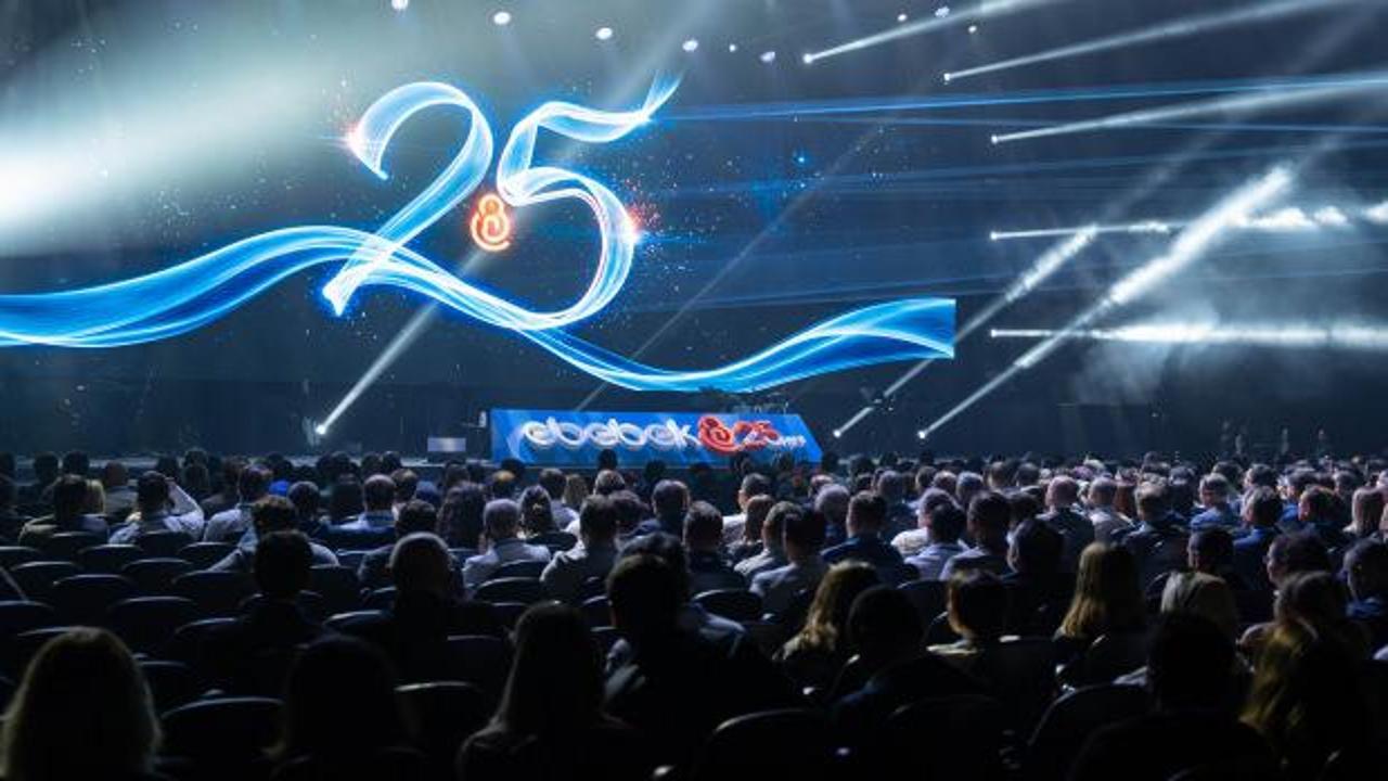 Ebebek'in 25. yıl kutlaması etkinliğinden genel plan görüntü.