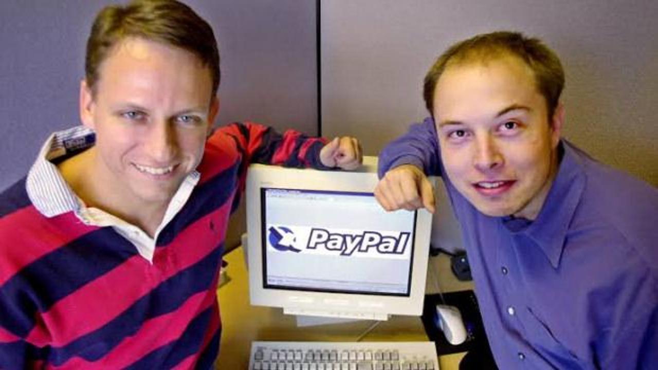 PayPal logosu ve para sembolleri