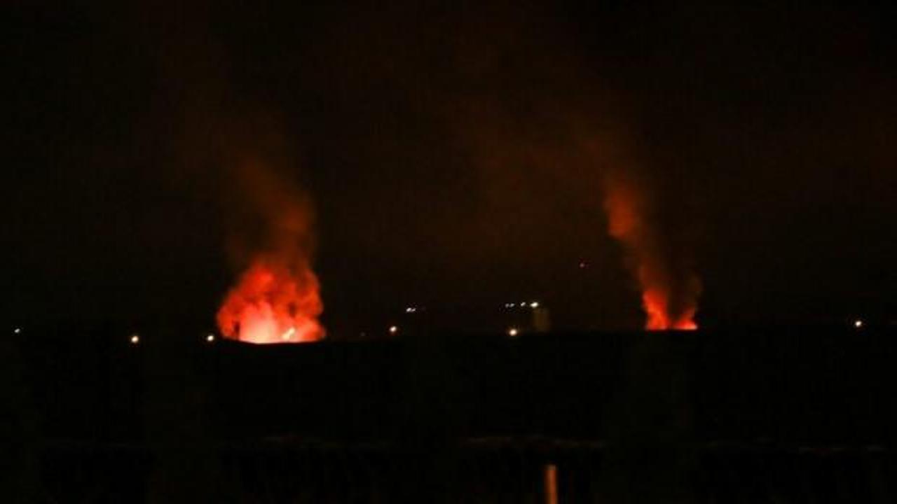 Erbil kentinde duyulan patlama seslerinin ardından park halindeki bir aracın üzerine düşen İHA parçaları.