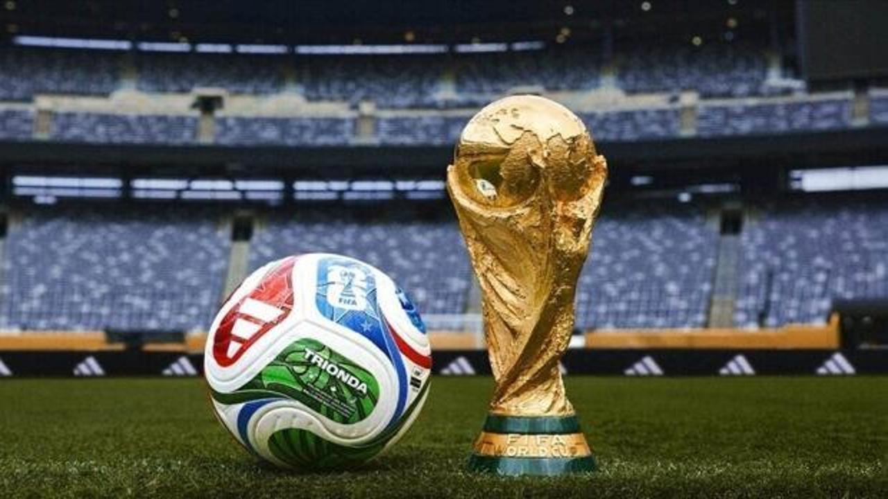 2026 FIFA Dünya Kupası logosu ve futbol topu görseli.