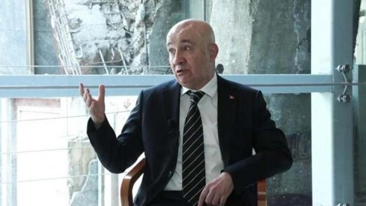 Cumhurbaşkanı Başdanışmanı Turgut Aslan konferansta konuşurken