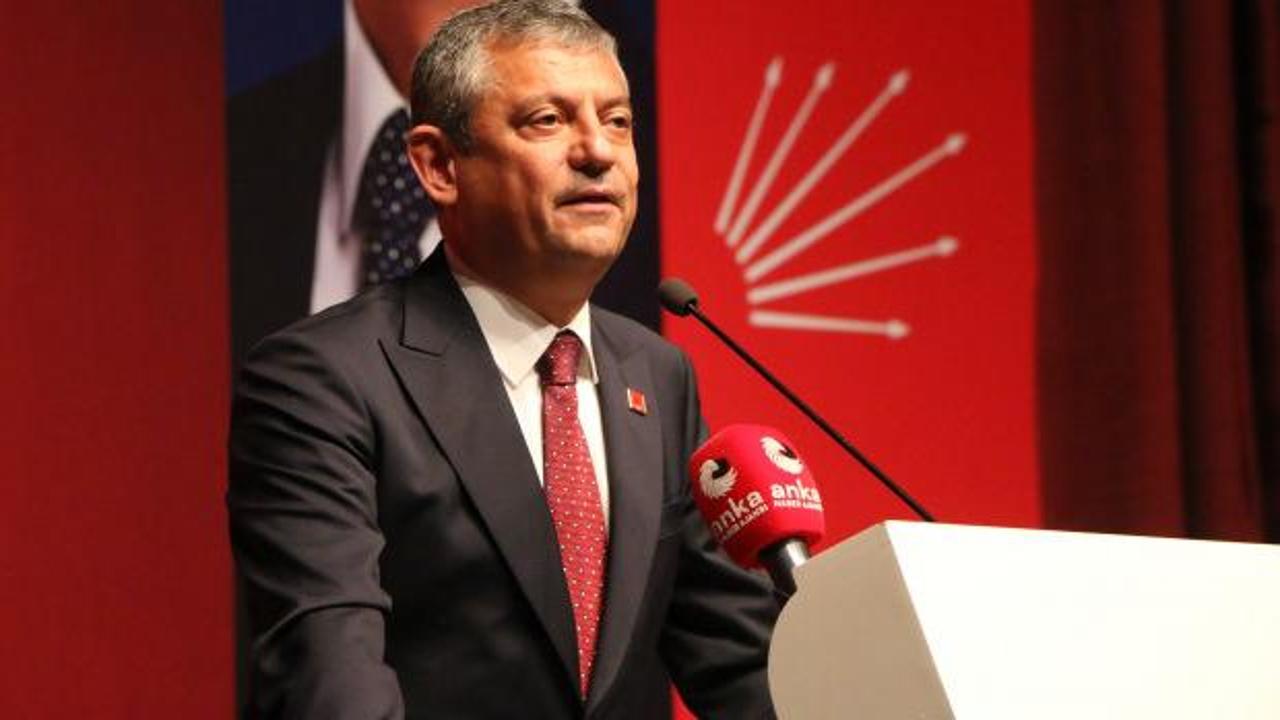 CHP Grup Başkanı Özgür Özel'in yeni parti kurma hazırlığında olduğuna dair iddialar ve kulis bilgileri.