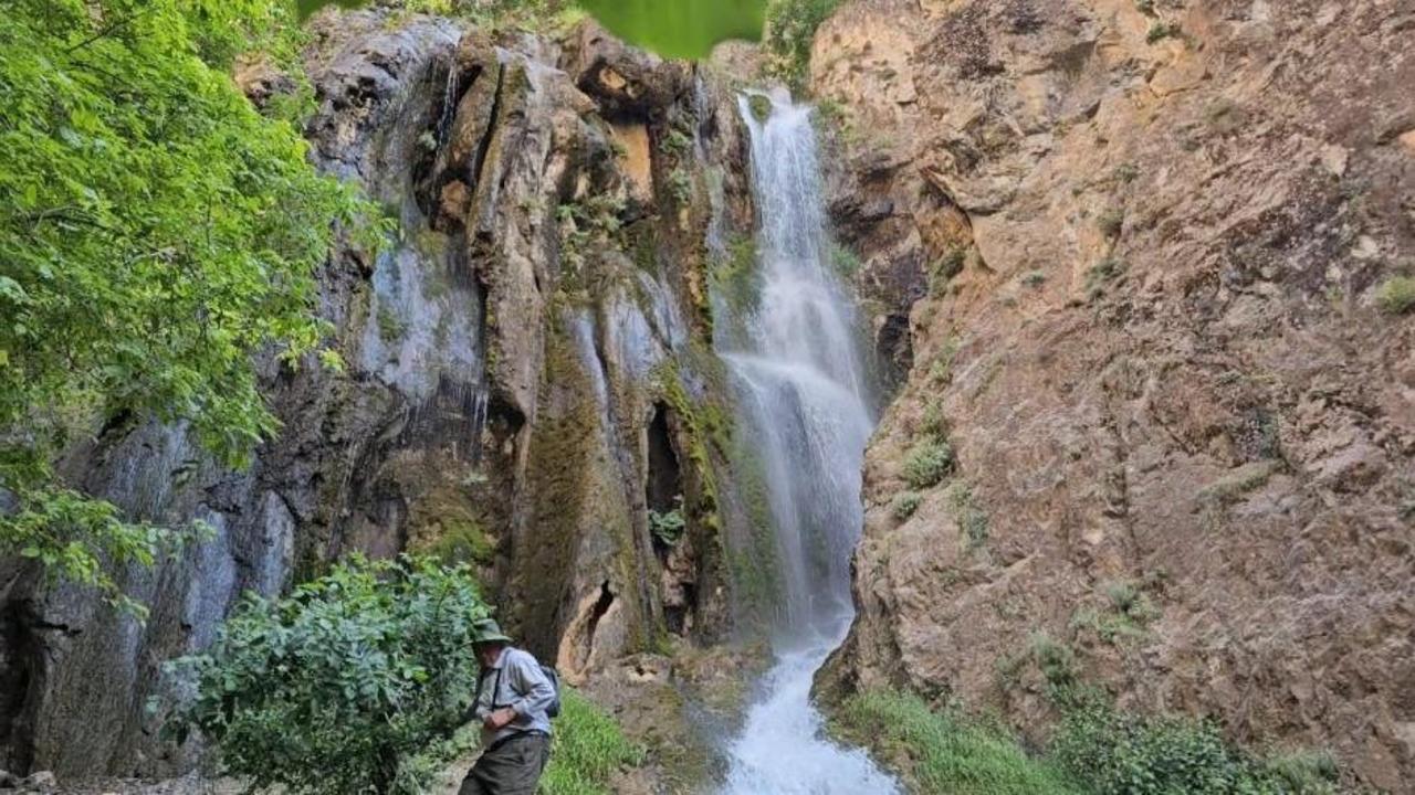 Hakkari'nin Yüksekova ilçesinde bulunan Ava Ore Şelalesi'nin doğal güzelliği.
