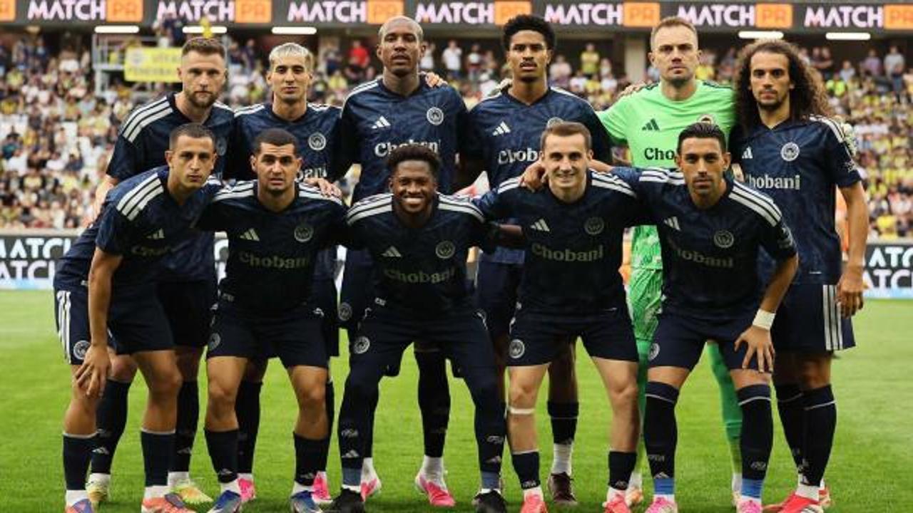 Fenerbahçe Teknik Direktörü İsmail Kartal'ın oyuncularla görüştüğü an