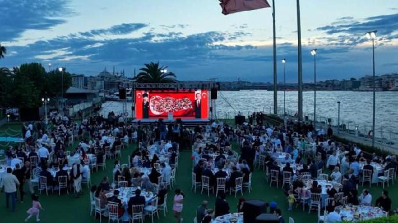 İstanbul Valiliğinden 15 Temmuz şehitlerinin aileleri ve gaziler onuruna yemek
