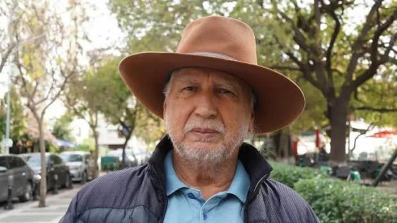 Prof. Dr. Şener Üşümezsoy deprem değerlendirmesi yaparken