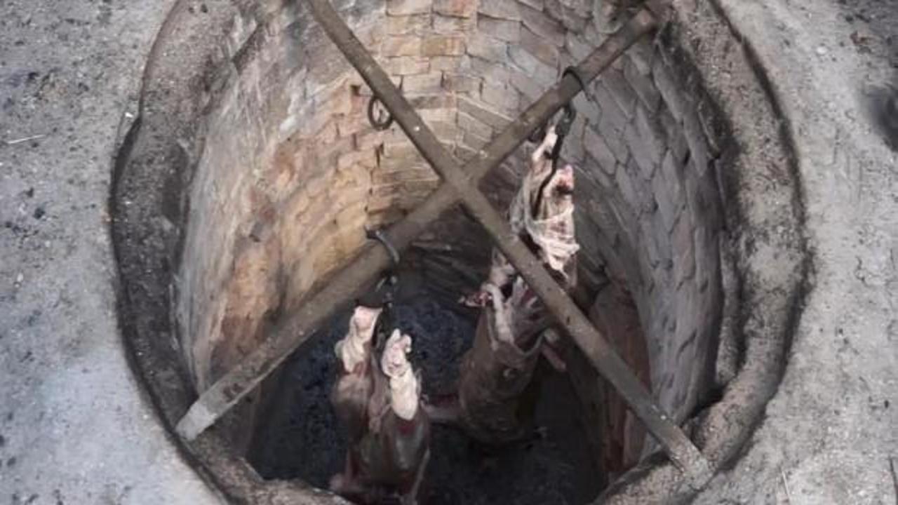 Burdur Gölhisar'da yerin altındaki kuyuda pişen kuyu kebabı.