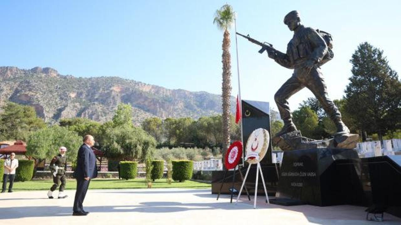 KKTC'de 15 Temmuz Demokrasi ve Milli Birlik Günü anma töreni kapsamında Boğaz Şehitliği'nde çelenk sunma ve ziyaretler gerçekleştirildi.