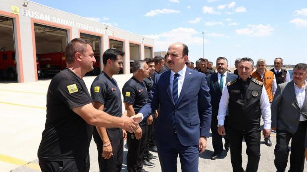 Konya Büyükşehir Belediyesi Uluslararası Endüstriyel Yangınlara Müdahale Eğitim Merkezi'nde eğitim alan itfaiye ekipleri.