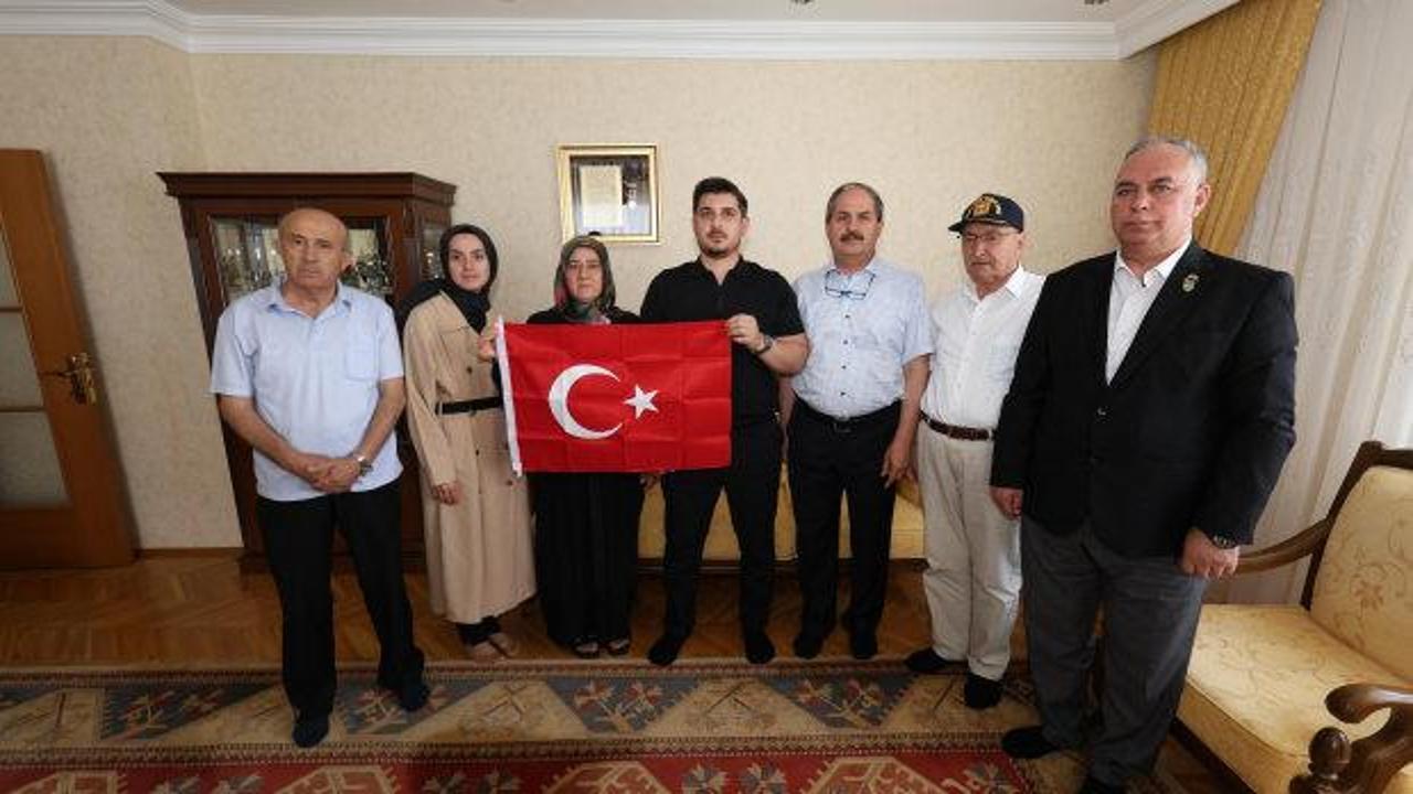 Konya Büyükşehir Belediye Başkanı Uğur İbrahim Altay'ın 15 Temmuz gazilerini ziyaretinden bir kare.