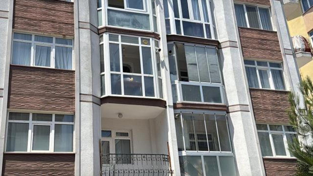 K&ouml;t&uuml; koku korkun&ccedil; ger&ccedil;eği ortaya &ccedil;ıkardı: Ablasının cesediyle 1 hafta yaşamış!