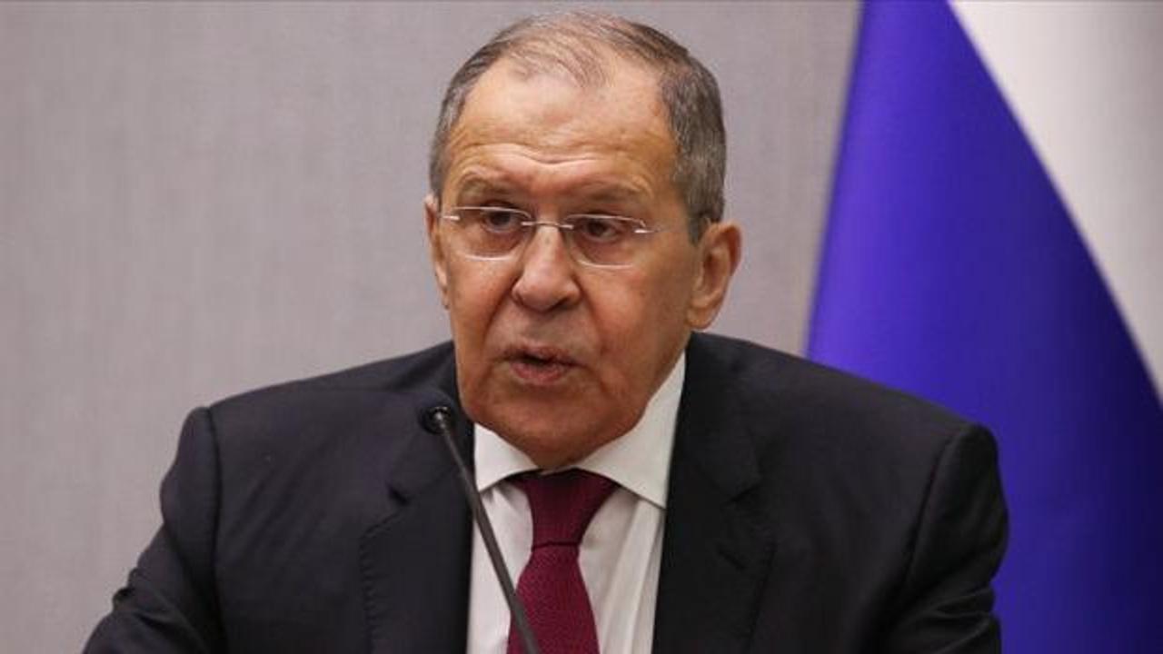 Rusya Dışişleri Bakanı Sergey Lavrov bir basın toplantısında konuşuyor.