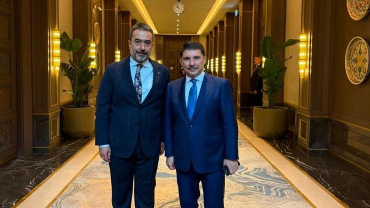 AK Parti Ankara İl Başkanı Hakan Han Özcan'ın açıklaması sırasında çekilmiş bir fotoğraf.