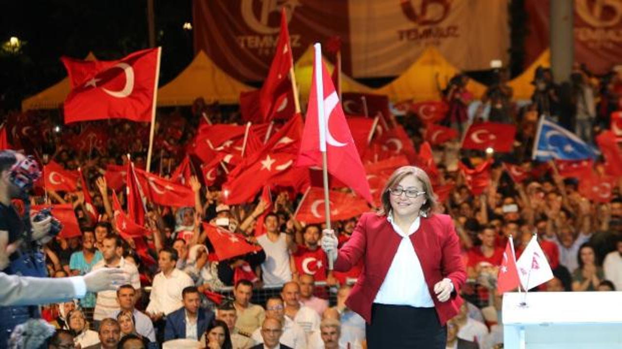 Gaziantep Büyükşehir Belediye Başkanı Fatma Şahin konuşma yaparken