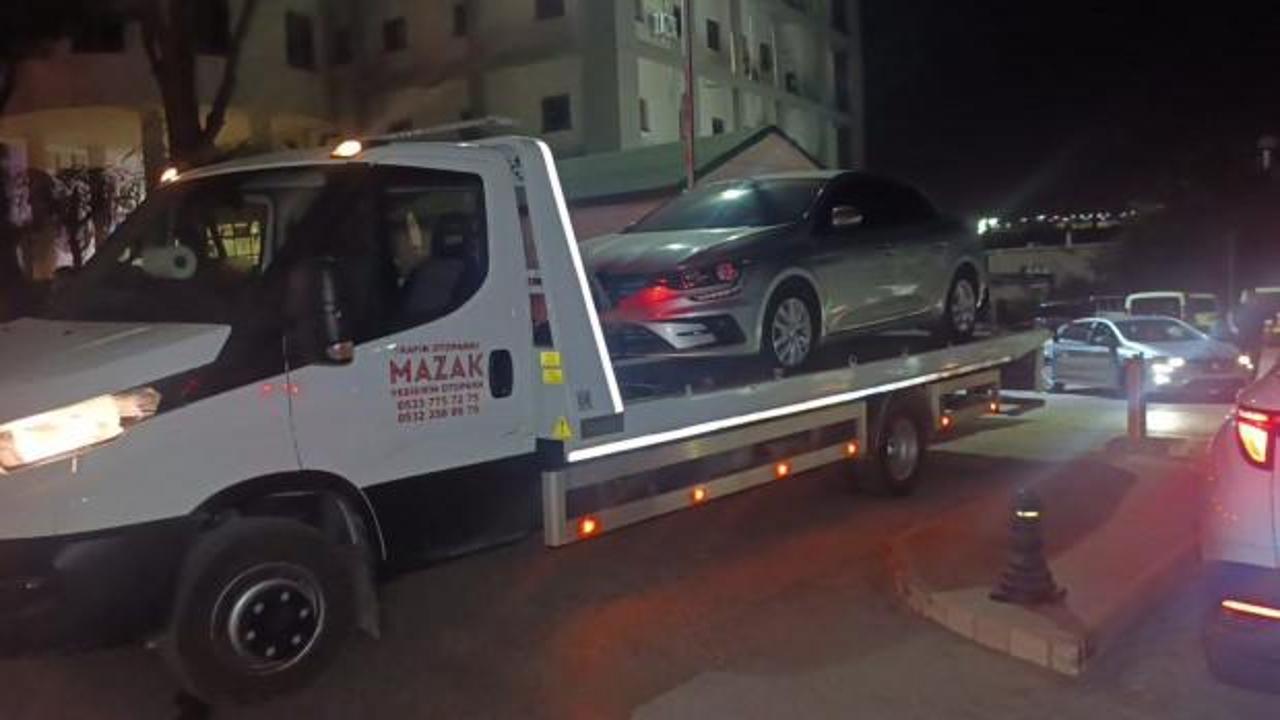 Manavgat Belediyesi'ne ait makam araçlarına haciz işlemi sırasında çekilmiş fotoğraf.