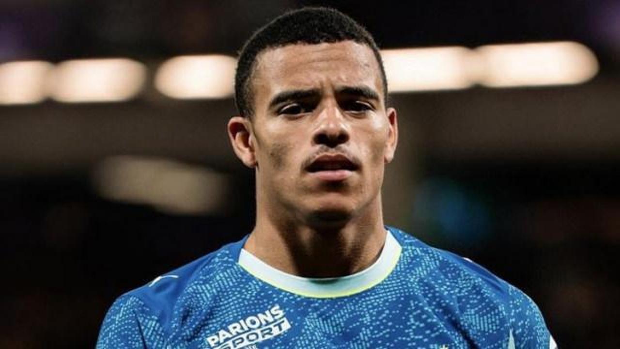 Mason Greenwood futbol oynarken