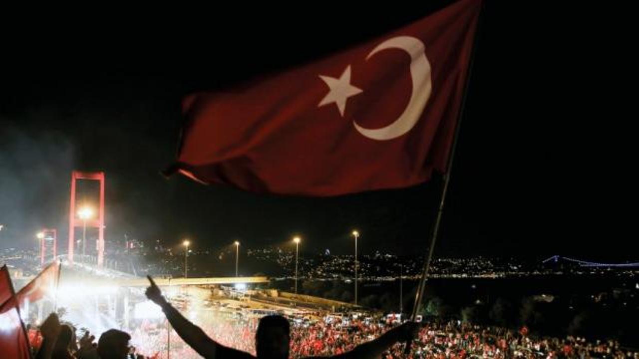 15 Temmuz şehit ve gazilerinin anıldığı bir an.