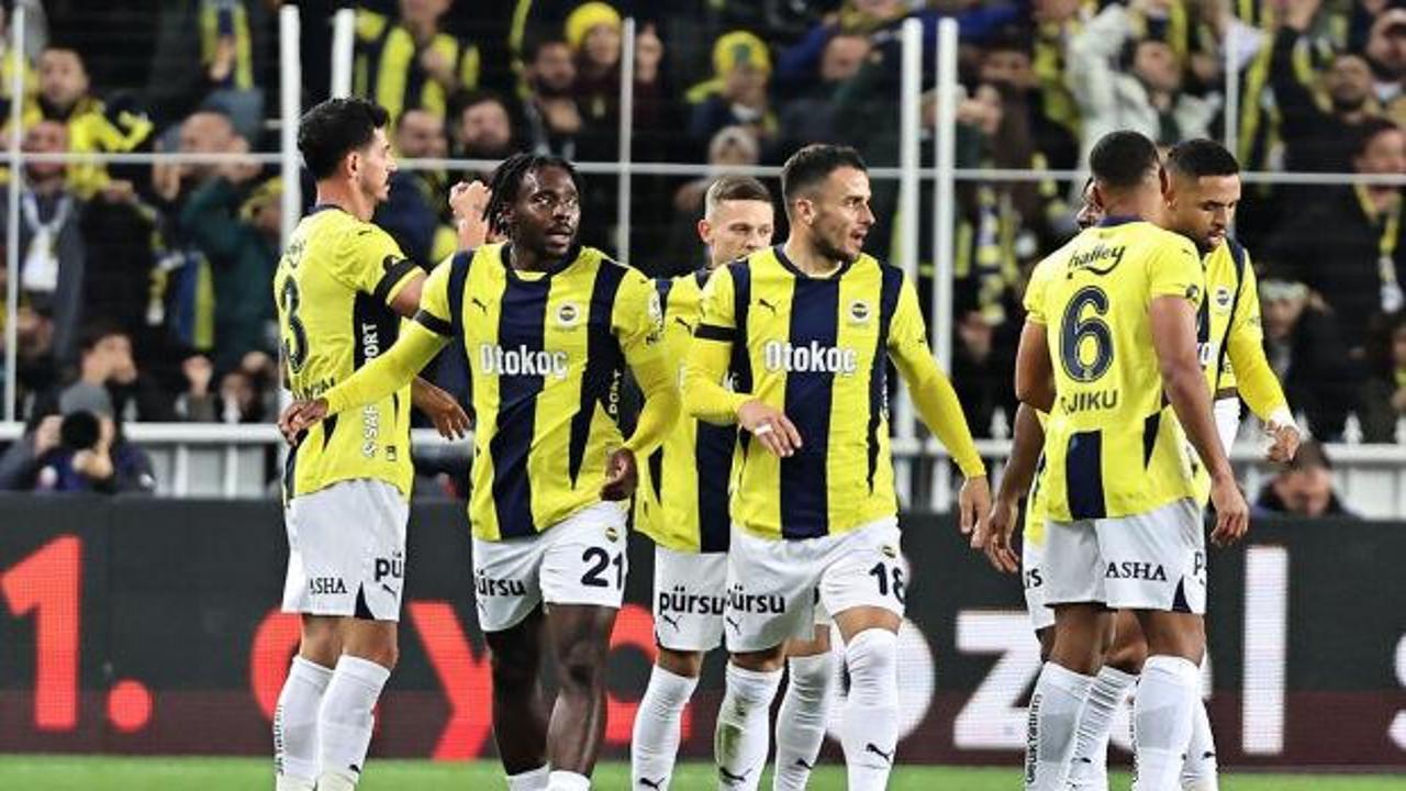 Bright Osayi-Samuel'in sahadaki bir görüntüsü.