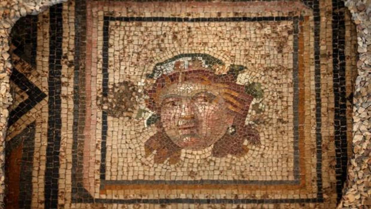 Zeugma mozaik panelinin ait olduğu yere yerleştirilmesi töreni.