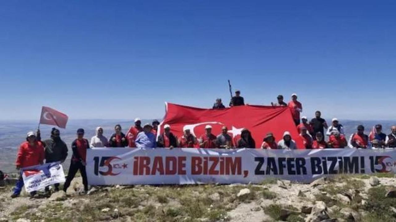 Sivas'ta 15 Temmuz i&ccedil;in zirveye tırmandılar